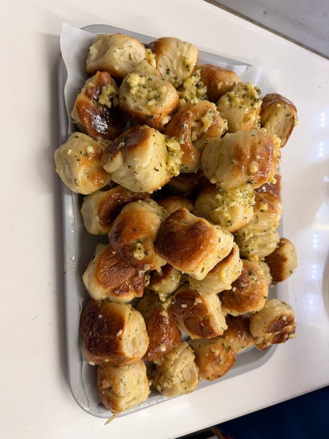 Garlic Knots.