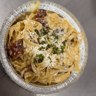 Fettuccine Alfredo with Chicken and Mushroom